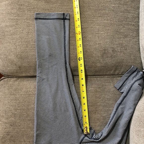 Lululemon inkwell gingham capri leggings 4 - Picture 5 of 6